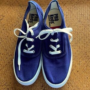 Navy blue pro Keds women’s size 9.5 vintage classic sneakers. White rubber trim
